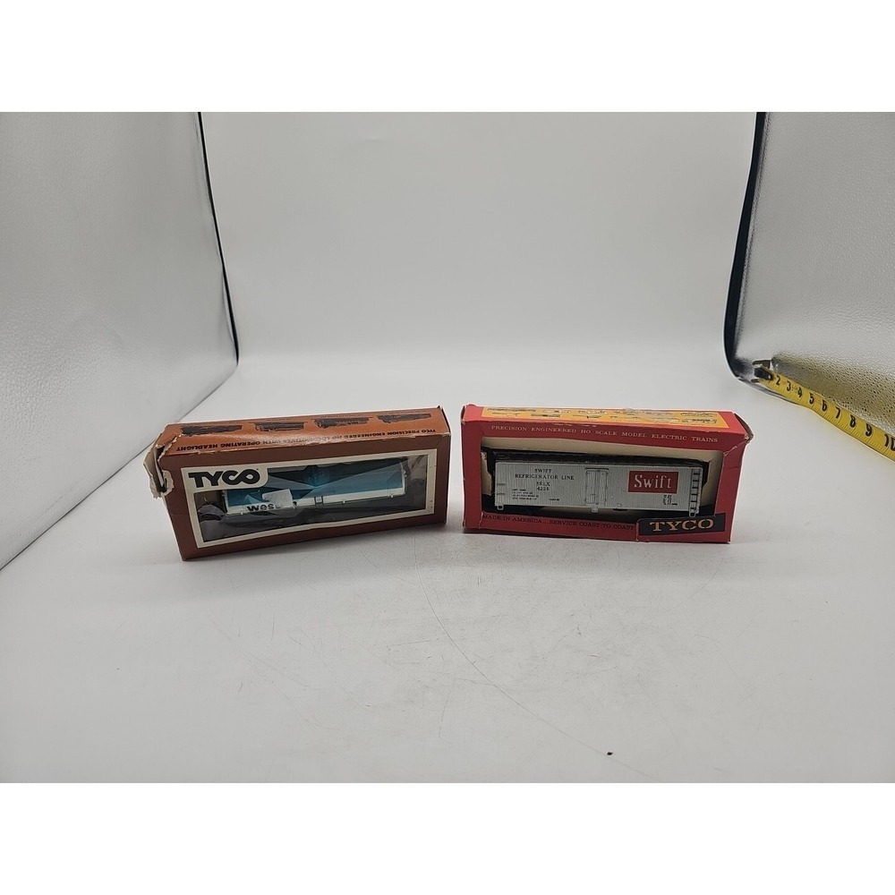 Tyco HO Swift Refrigerator Car T329A & Wesson Vegetable Oil Tanker Green 315K